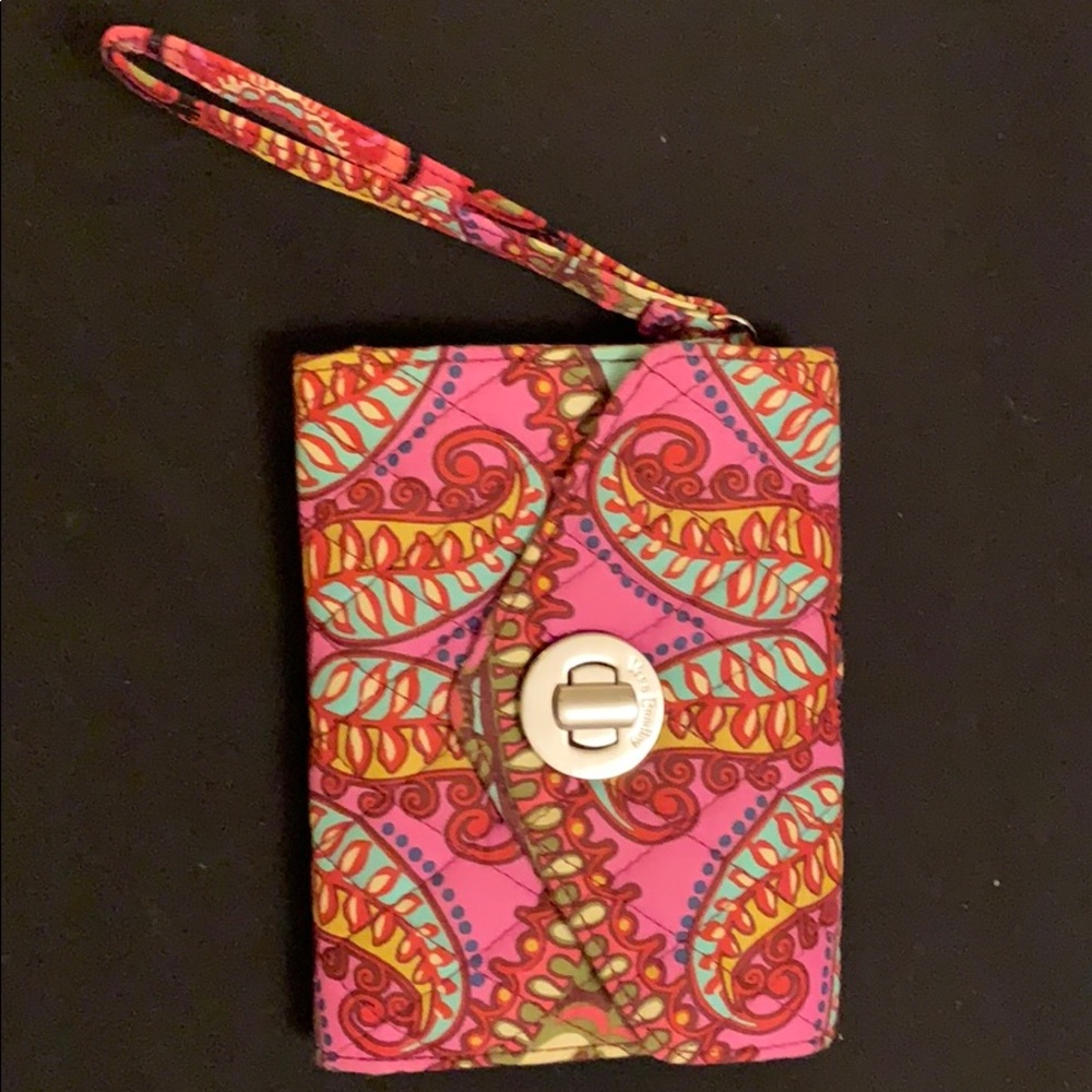Vera Bradley wallet/wristlet in resort Medallion